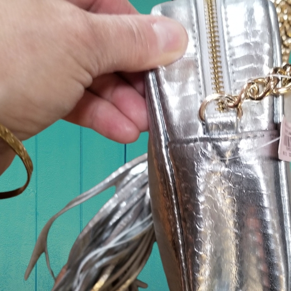 NWT Victoria Secret mock croc metallic silver and gold crossbody. - Picture 4 of 11